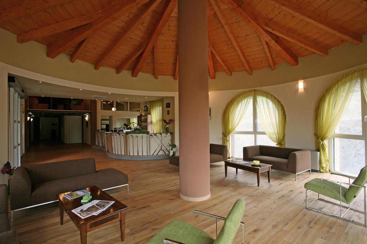 Golf Valcurone Hotel Momperone Екстериор снимка